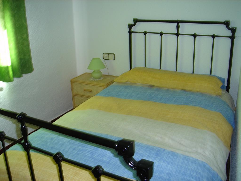 Apartamentos Serrano Ribatajada Esterno foto