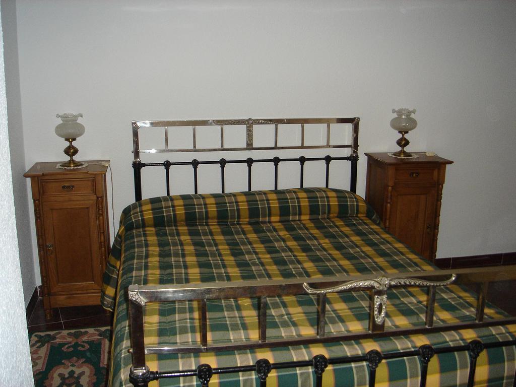 Apartamentos Serrano Ribatajada Esterno foto