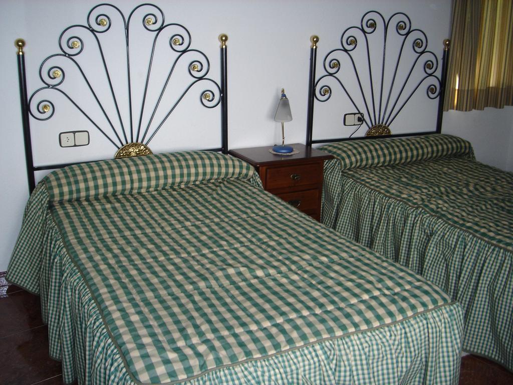 Apartamentos Serrano Ribatajada Esterno foto