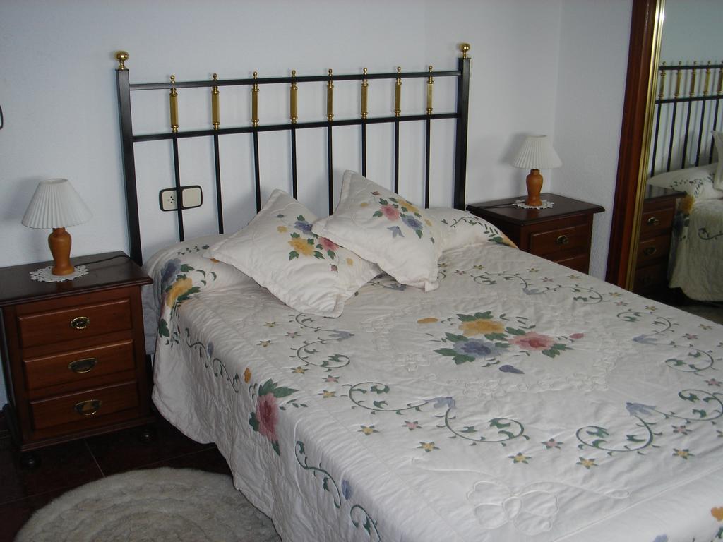 Apartamentos Serrano Ribatajada Esterno foto