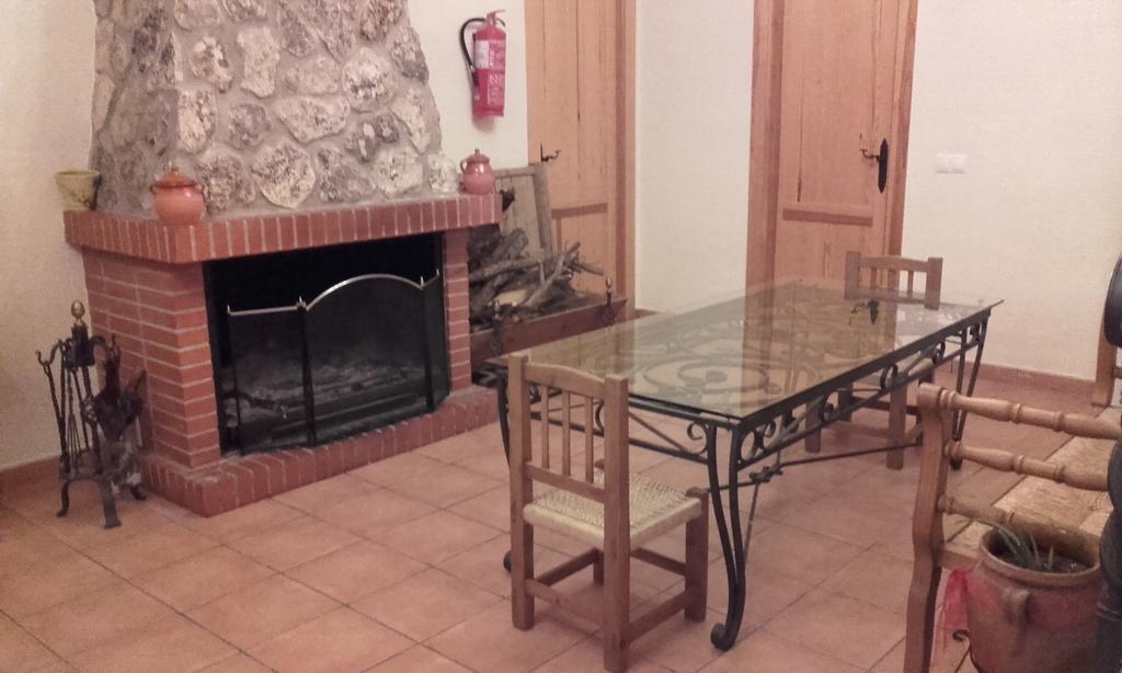 Apartamentos Serrano Ribatajada Esterno foto