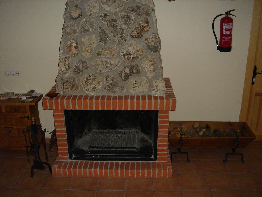 Apartamentos Serrano Ribatajada Esterno foto