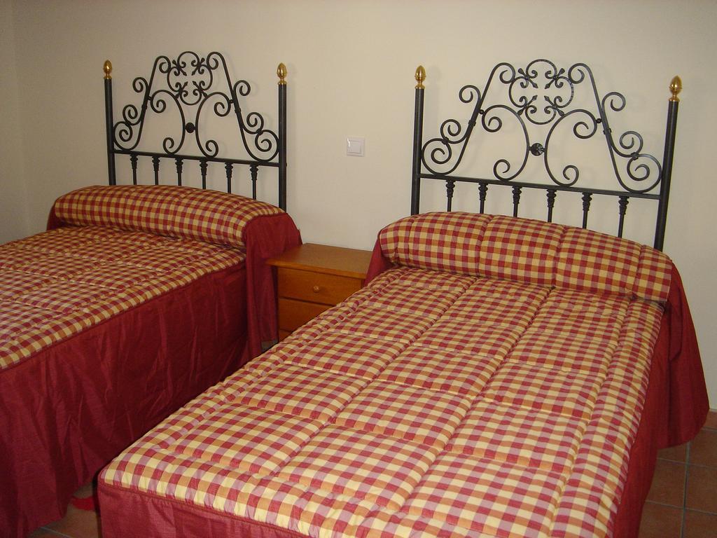 Apartamentos Serrano Ribatajada Esterno foto