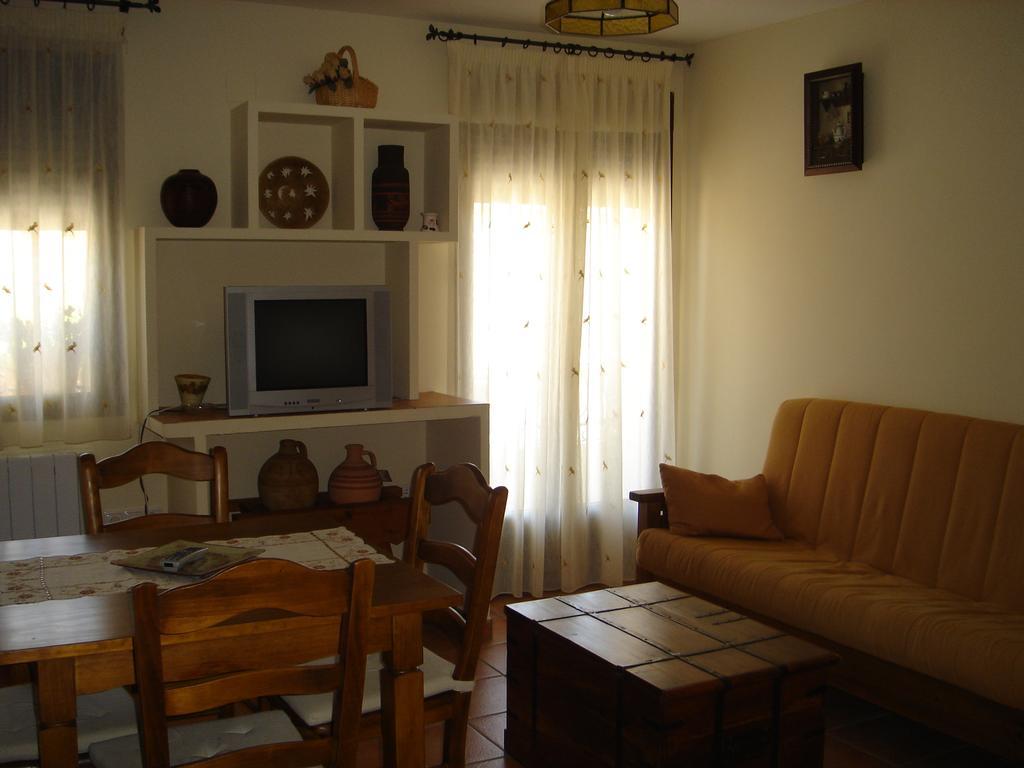 Apartamentos Serrano Ribatajada Esterno foto