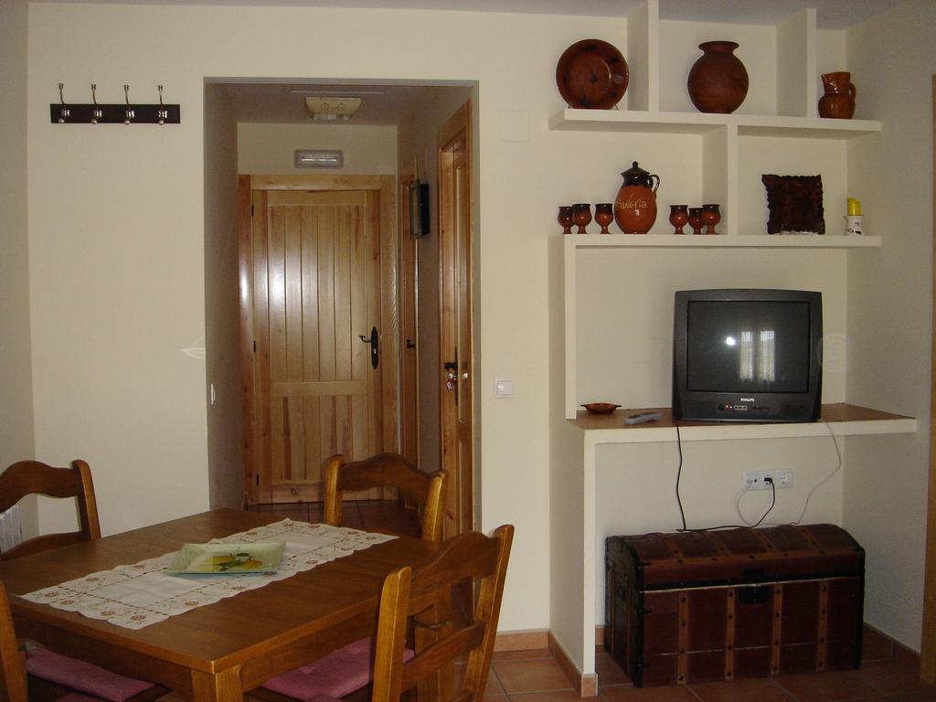Apartamentos Serrano Ribatajada Esterno foto