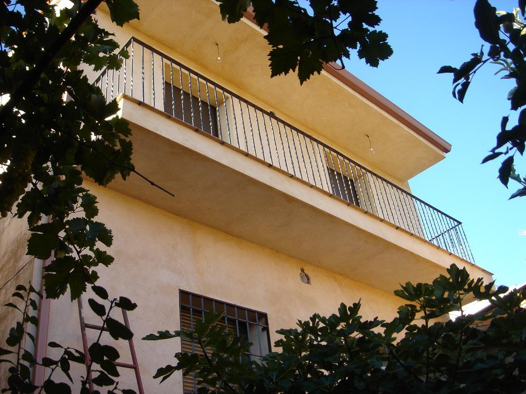 Apartamentos Serrano Ribatajada Esterno foto